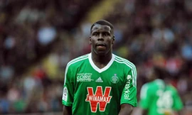 Đạp gãy chân đối thủ, ngôi sao Pháp tiến gần tới... M.U