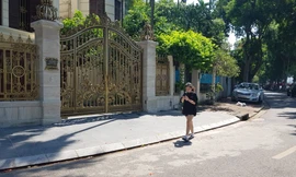 Cận cảnh biệt thự đô thị mẫu Hà Nội 'đua nhau' thay cây xanh, lát vỉa hè sai quy hoạch 