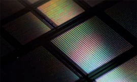 Mỗi chấm nhỏ trong con chip là rất nhiều bộ não nhân tạo, chúng kết nối với nhau tạo nên sức mạnh rất lớn. (Ảnh: Peng Lin/MIT News).