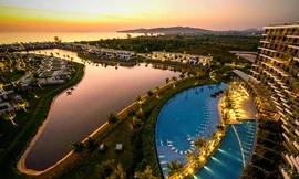 Vẻ đẹp nên thơ, tuyệt sắc của Mövenpick Resort Waverly Phú Quốc khi đón hoàng hôn.