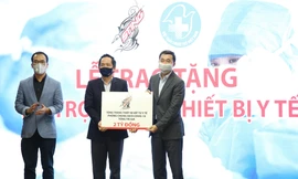 Sting tài trợ 2 tỉ đồng mua trang thiết bị y tế vật tự y tế phòng chống COVID-19