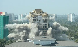 Đánh sập chung cư cao cấp vi phạm môi trường trong tích tắc