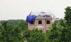 Lại tái diễn tình trạng ‘xẻ núi bạt đồi’ xây biệt thự ở Ba Vì