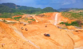 Toàn cảnh đập đất số 2