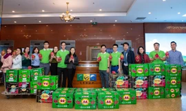 Tập đoàn CEO thu mua 2 tấn thanh long ủng hộ bà con nông dân Bình Thuận