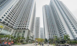 Căn hộ chung cư tăng giá chóng mặt, vợ chồng trẻ càng khó có nhà