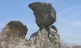 Bí ẩn rặng đá siêu bấp bênh ở Mỹ