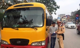 Hà Nội xử lý xe hàng loạt xe khách tung hoành trái tuyến gây tắc nghẽn