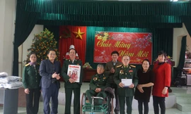 Đoàn công tác của ngân hàng BIDV chi nhánh Thái Bình và Báo Tiền Phong thăm và chúc tết các thương binh nặng tại Thái Bình