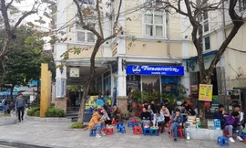 Khung cảnh luộm thuộm tại Trung tâm thông tin văn hóa Hồ Gươm 