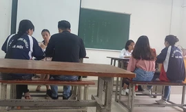 Bên trong một phòng thi "chống trượt" của Đại học Công nghiệp Hà Nội. Ảnh: Báo Lao Động