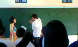 Tin nóng giáo dục: Tranh cãi việc phạt tiền nếu xúc phạm học sinh