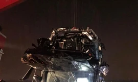 Hai thi thể được phát hiện bên trong xe gặp nạn