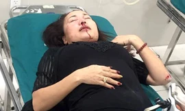 Bà Mai Thị Hồng Thức bị truy sát phải nhập viện.