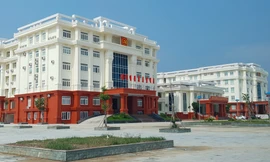 Tòa nhà Thành ủy 100 tỉ vừa xây đã nứt toác do gạch?