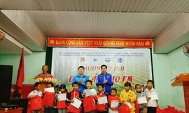 Trung ương Đoàn mang hơi ấm đến học sinh nghèo Quảng Bình