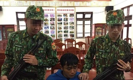 Đối tượng vận chuyển ma túy tại Đồn Biên phòng Ra Mai