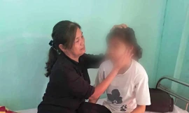 Một trong hai nạn nhân của vụ hành hung đang được điều trị tại một cơ sở y tế