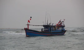 Vào đảo Hải Nam trú bão, một tàu cá xa bờ mất liên lạc 20 ngày