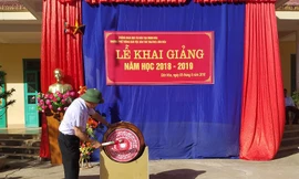 Lễ khai giảng đầy cảm xúc trên điểm trường biên giới