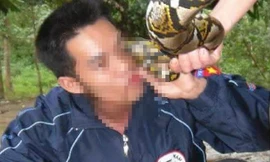 Tài khoản facebook có tên Võ Quang đăng tải hình ảnh uống máu cá thể trăn gấm vào ngày 27/7.