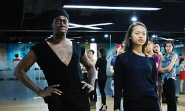 Nam giám khảo Top Model Mỹ catwalk điêu luyện như 'nữ hoàng'