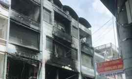 Nhiều người liều mình nhảy lầu thoát thân trong vụ cháy lớn tại Cà Mau