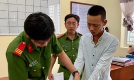 Bắt người trộm cắp tôm của ông Lê Duy Châu