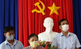 5 cụ bà ở trung tâm bảo trợ xã hội ủng hộ 25 triệu đồng phòng, chống dịch COVID-19