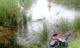 Thi thể nạn nhân cách chiếc xe máy khoảng 500 m