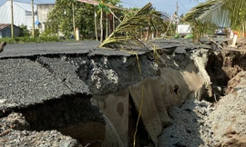 Sụp lún hàng chục mét trên tuyến đường hơn 700 tỷ ở Cà Mau