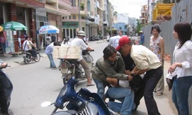 Kinh tế càng khó khăn, nạn cướp giật càng phức tạp