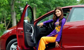 Xe bạc tỷ dồn dập đổ về Việt Nam