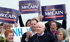 Trong mùa bầu cử 2000 (giành quyền đại diện phe Cộng hòa), John McCain đã "bị hiếp trong ngục tối" và bị "chết thảm" dưới tay đối thủ George W. Bush!