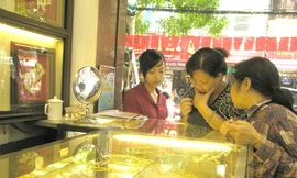 Giá vàng trong nước và thế giới cùng lao dốc