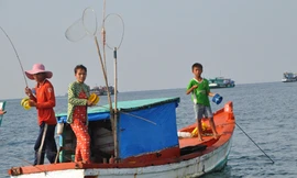 Câu cá trên biển Hòn Thơm