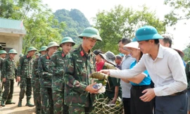 Chia tay lực lượng quân đội tìm kiếm nạn nhân Làng Nủ