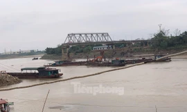 Sẵn sàng tháo dỡ phần còn lại của cầu Phong Châu