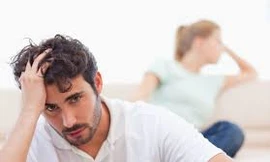 Nhiều nam giới tốn tiền triệu để mua các loại thuốc bôi, uống... được quảng cáo giúp tăng kích cỡ "cậu nhỏ", nhưng theo các bác sĩ chúng thực sự không có hiệu quả. Ảnh minh họa: Internet