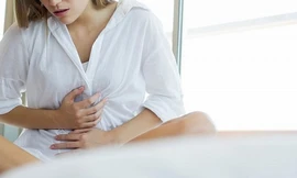 Bác sĩ khuyến cáo phụ nữ nên làm xét nghiệm sàng lọc tế bào ung thư để phát hiện sớm bệnh. Ảnh minh hoạ: Internet