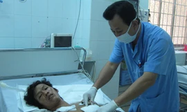 Cứu sống người tự lấy dao đâm thủng tim