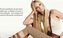 Cô nàng tóc vàng quyến rũ