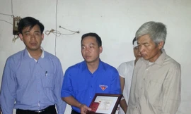 Truy tặng huy hiệu 'Tuổi trẻ dũng cảm' cho người 'nhường mạng sống'