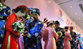 Đám cưới tập thể chào mừng Đại hội