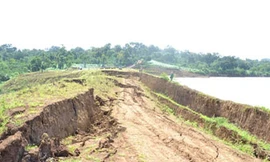 Đập thủy lợi lún cả mét, hàng trăm hộ dân hú hồn