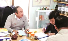 Phòng khám Đông Y: Khám đau lưng, kết luận... 'bất lực'