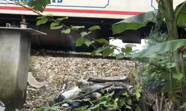 Đi qua đường sắt, nữ sinh bị tàu hỏa tông tử vong