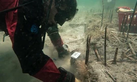 Ngôi làng cổ nhất châu Âu hiện ra giữa hồ sau 8.000 năm mất tích