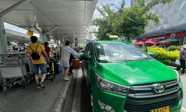 Đi taxi bị 'chặt chém' dịp Tết ở sân bay Tân Sơn Nhất, khách gọi ai?