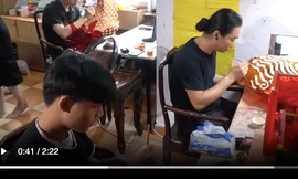 Chị Loan tự hào về thành quả vườn rau mang lại ảnh: H.C 